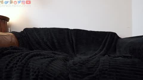 SeraReads online show from 11/30/25, 04:38