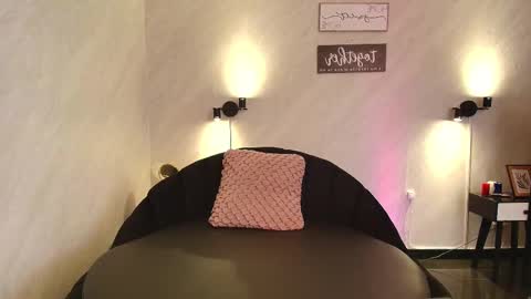 Seren  Follow me online show from 02/15/25, 09:38