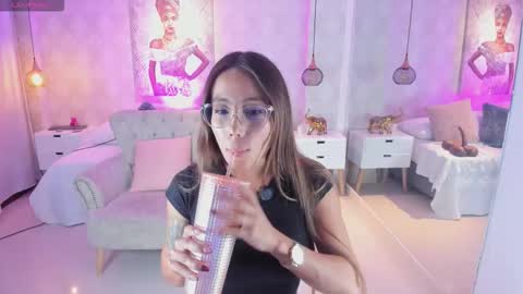 serena___ online show from 11/19/25, 03:17