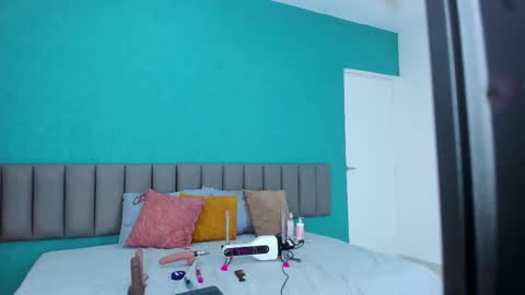 Snapshot of serena_collins chatting on 10/06/25, 12:02 serena_collins online show from 10/06/25, 12:02