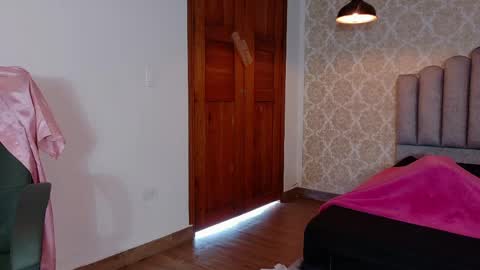 Snapshot of serena_sex31 chatting on 05/05/26, 04:04 Serena online show from 05/05/26, 04:04