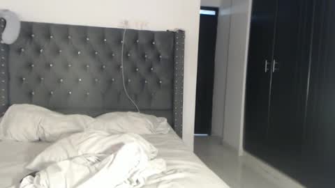 sararoussee online show from 12/15/24, 02:41