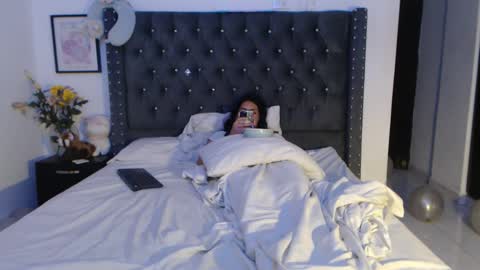 sararoussee online show from 01/06/25, 04:36