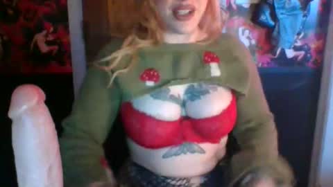 Snapshot of serencigarra chatting on 11/11/25, 02:50 serencigarra online show from 11/11/25, 02:50