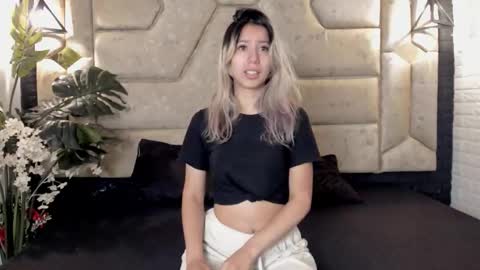 Serene online show from 02/27/26, 01:00