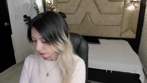 Snapshot of serene_waves chatting on 06/19/26, 11:47 Serene online show from 06/19/26, 11:47