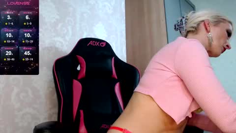 Snapshot of serenexxmilf chatting on 12/21/24, 10:40 serenexx  your MILF online show from 12/21/24, 10:40