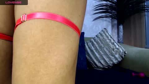 Snapshot of serenexxmilf chatting on 02/08/25, 07:04 serenexx  your MILF online show from 02/08/25, 07:04