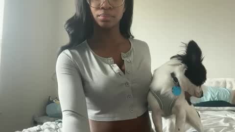 Serenity Bee   online show from 03/01/26, 05:48