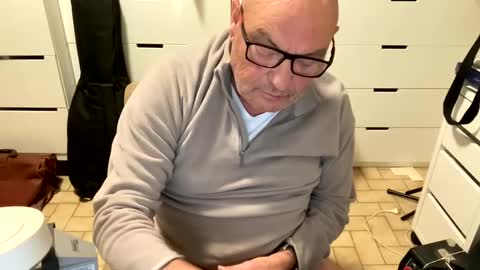 Snapshot of serge8413 chatting on 12/04/24, 10:51 serge8413 online show from 12/04/24, 10:51