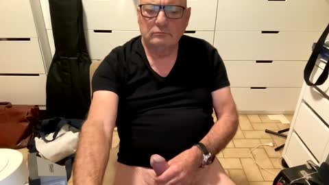 Snapshot of serge8413 chatting on 12/10/24, 12:28 serge8413 online show from 12/10/24, 12:28