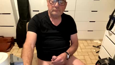 Snapshot of serge8413 chatting on 12/11/24, 03:45 serge8413 online show from 12/11/24, 03:45