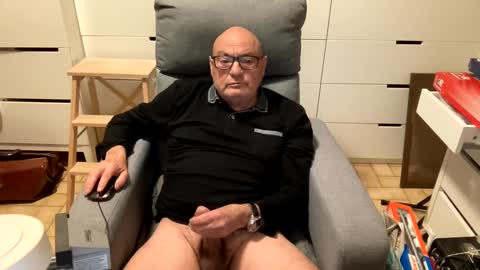 Snapshot of serge8413 chatting on 12/28/24, 11:26 serge8413 online show from 12/28/24, 11:26