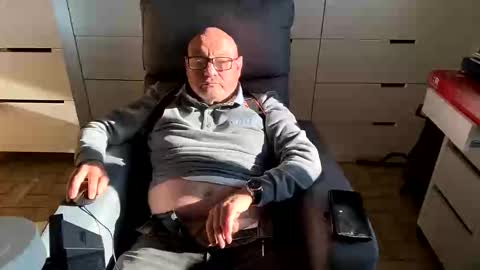 Snapshot of serge8413 chatting on 12/30/24, 01:25 serge8413 online show from 12/30/24, 01:25