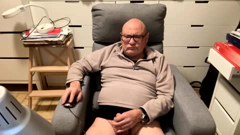 Snapshot of serge8413 chatting on 01/04/25, 01:52 serge8413 online show from 01/04/25, 01:52