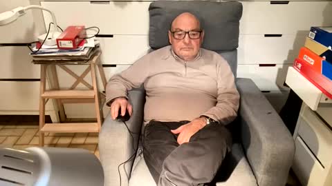 Snapshot of serge8413 chatting on 01/04/25, 06:40 serge8413 online show from 01/04/25, 06:40