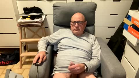 Snapshot of serge8413 chatting on 02/08/25, 04:57 serge8413 online show from 02/08/25, 04:57