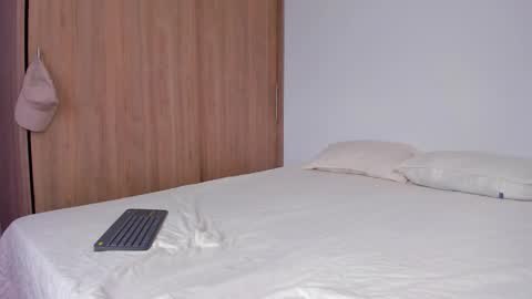 Serge online show from 10/19/25, 06:41