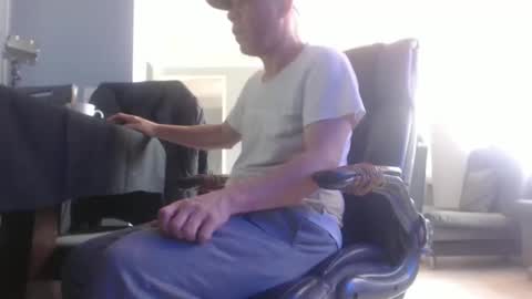 hetero serio discreto online show from 01/15/25, 06:08