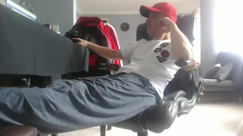 hetero serio discreto online show from 01/19/25, 03:53