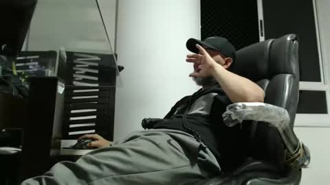 hetero serio discreto online show from 04/08/26, 12:32