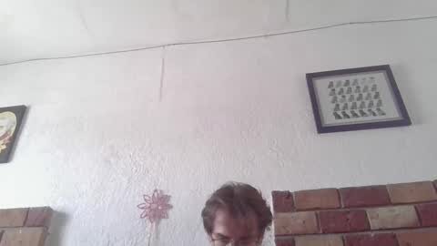 Snapshot of servandomier chatting on 09/17/25, 06:42 mier online show from 09/17/25, 06:42