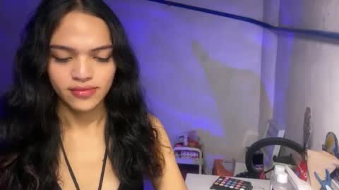 Snapshot of servicedoll18 chatting on 10/27/25, 03:49 Bella online show from 10/27/25, 03:49