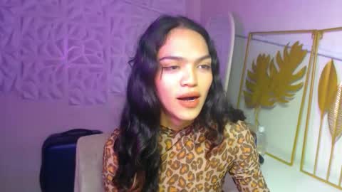 Snapshot of servicedoll18 chatting on 11/18/25, 06:12 Bella online show from 11/18/25, 06:12