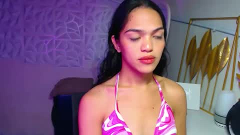 Snapshot of servicedoll18 chatting on 01/08/26, 05:26 Bella online show from 01/08/26, 05:26