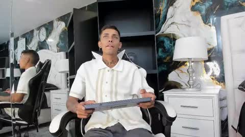 Snapshot of sex_drop chatting on 10/27/25, 02:10 sex_drop online show from 10/27/25, 02:10