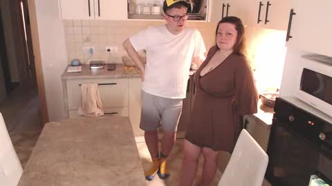 Roxy Kate Mary Alex Arnold online show from 04/28/26, 02:11