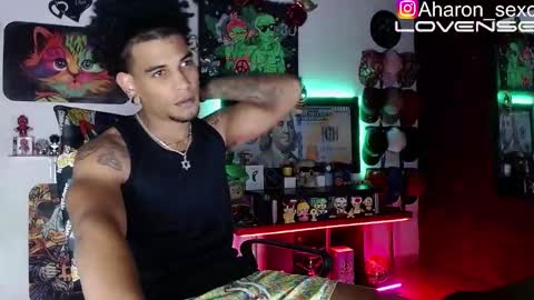 Aharon  ravelo online show from 10/18/25, 04:48