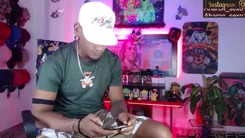 Snapshot of sexo_aharon chatting on 02/16/26, 01:46 Aharon ravelo online show from 02/16/26, 01:46