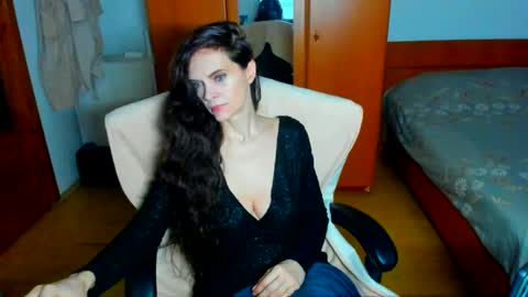 Snapshot of sexqueen1111 chatting on 05/06/26, 06:52 sexqueen1111 online show from 05/06/26, 06:52