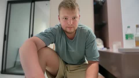 Snapshot of sexual_sbotage chatting on 02/13/26, 02:02 Max Leman online show from 02/13/26, 02:02