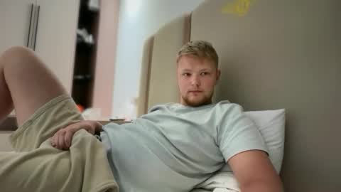 Snapshot of sexual_sbotage chatting on 02/17/26, 05:41 Max Leman online show from 02/17/26, 05:41