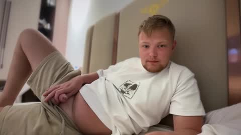 Snapshot of sexual_sbotage chatting on 02/24/26, 02:59 Max Leman online show from 02/24/26, 02:59