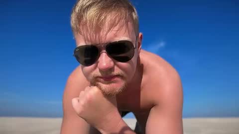 Snapshot of sexual_sbotage chatting on 03/04/26, 09:04 Max Leman online show from 03/04/26, 09:04