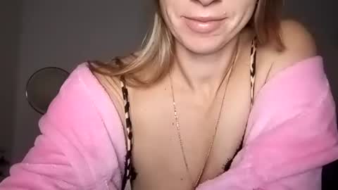 Snapshot of sexualangel chatting on 09/27/25, 05:56 Verona online show from 09/27/25, 05:56