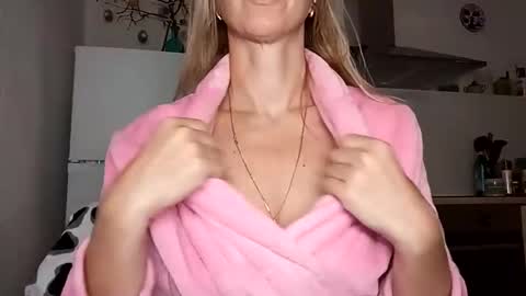 Snapshot of sexualangel chatting on 05/10/26, 02:17 Verona online show from 05/10/26, 02:17