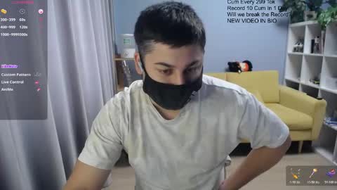 Snapshot of sexxxdickbig chatting on 04/30/26, 08:09 Tommy online show from 04/30/26, 08:09