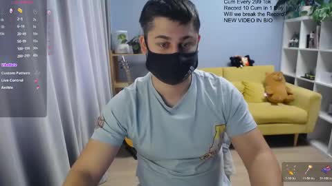 Snapshot of sexxxdickbig chatting on 05/03/26, 07:58 Tommy online show from 05/03/26, 07:58