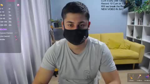Snapshot of sexxxdickbig chatting on 05/06/26, 07:24 Tommy online show from 05/06/26, 07:24