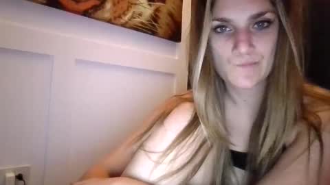 Snapshot of sexxxyvibes chatting on 10/18/25, 07:09 sexxxyvibes online show from 10/18/25, 07:09