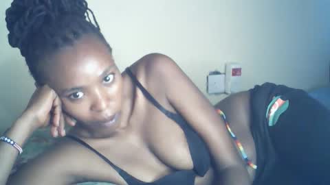 sexxy_curvy23 online show from 04/18/26, 08:18