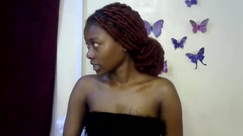 Snapshot of sexxy_divaa chatting on 05/29/26, 02:42 vicky online show from 05/29/26, 02:42