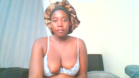 Snapshot of sexxy_thick_ebony chatting on 06/16/26, 02:03 Sweet doll online show from 06/16/26, 02:03