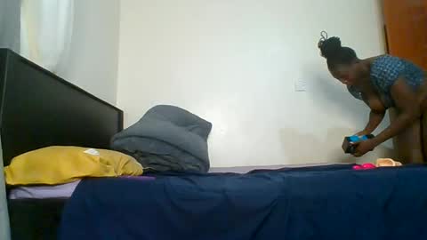 Snapshot of sexxy_thick_ebony chatting on 06/29/26, 01:45 Sweet doll online show from 06/29/26, 01:45