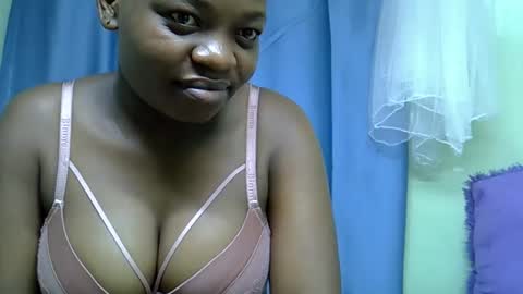 African Queen online show from 05/17/26, 08:27