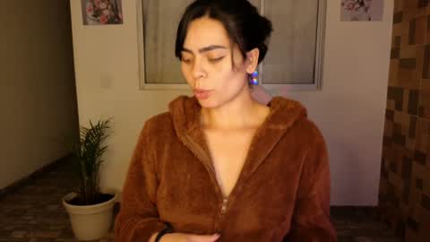 Snapshot of sexxylady__ chatting on 02/05/25, 11:06 Angie online show from 02/05/25, 11:06